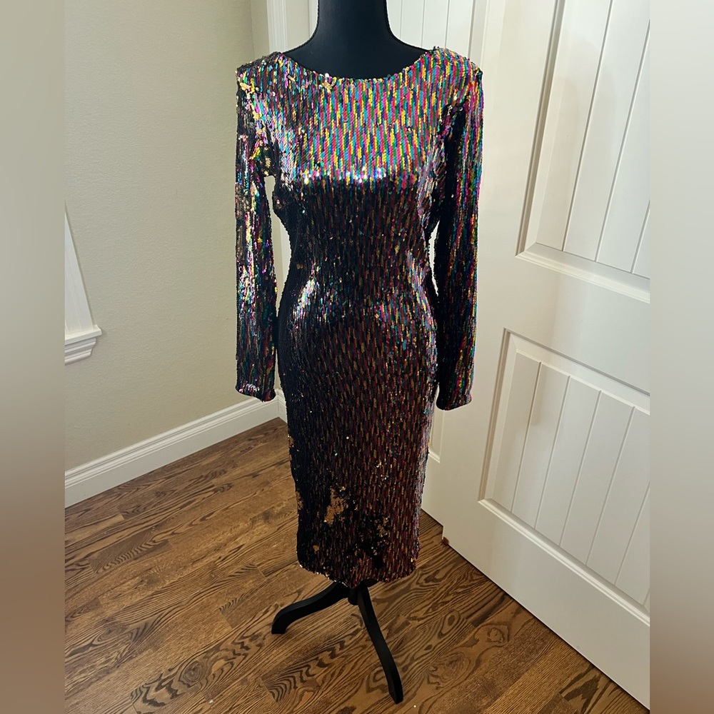 Stunning sequins dress from Boston proper
Perfect for the holidays